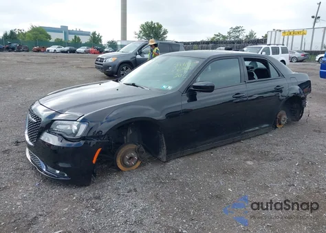 2017 Chrysler 300 из США, поврежденный, VIN 2C3CCABG1HH565079